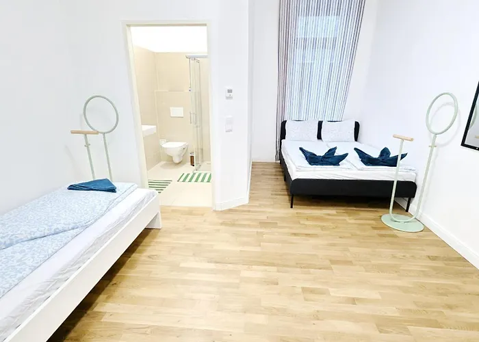 Spacious In A Lively Area Apartman