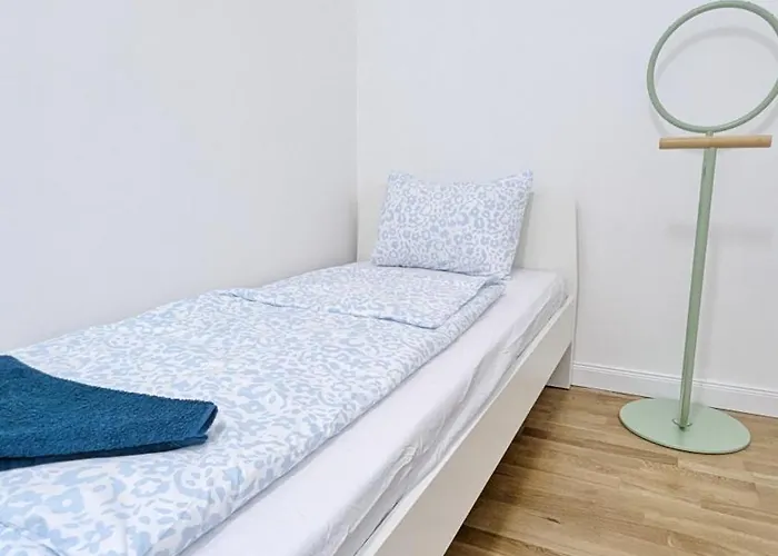 Spacious In A Lively Area Apartman