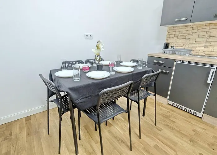 Spacious In A Lively Area *
